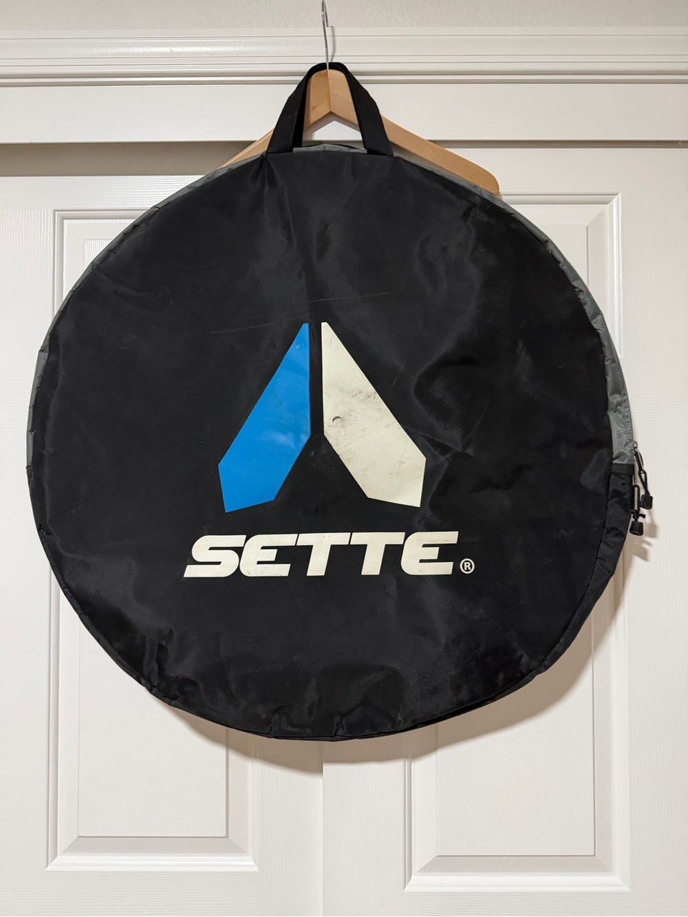 SETTE Padded Black Wheel Bag for Single (1) 700c Road Bike Wheel.
